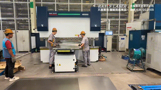 Prensa dobradeira tandem com sistema de suporte de acompanhamento